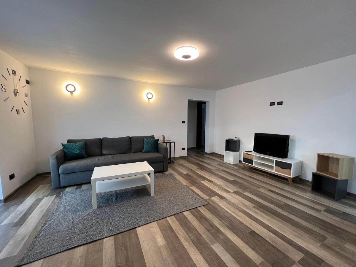 Sunny Luxury Home G. Enescu ซูชาวา ภายนอก รูปภาพ