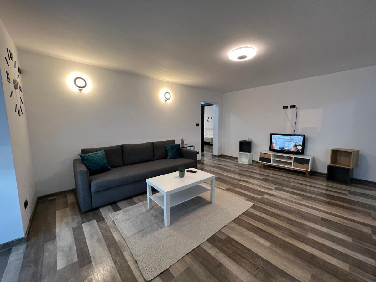 Sunny Luxury Home G. Enescu ซูชาวา ภายนอก รูปภาพ